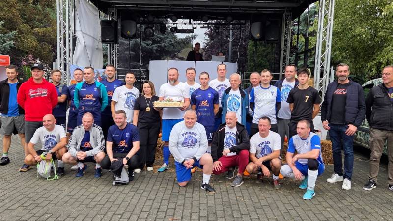 PIŁKARSKA PYRA W SIEKIERKACH