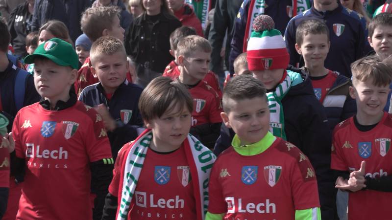 BARWNY PRZEMARSZ KIBICÓW